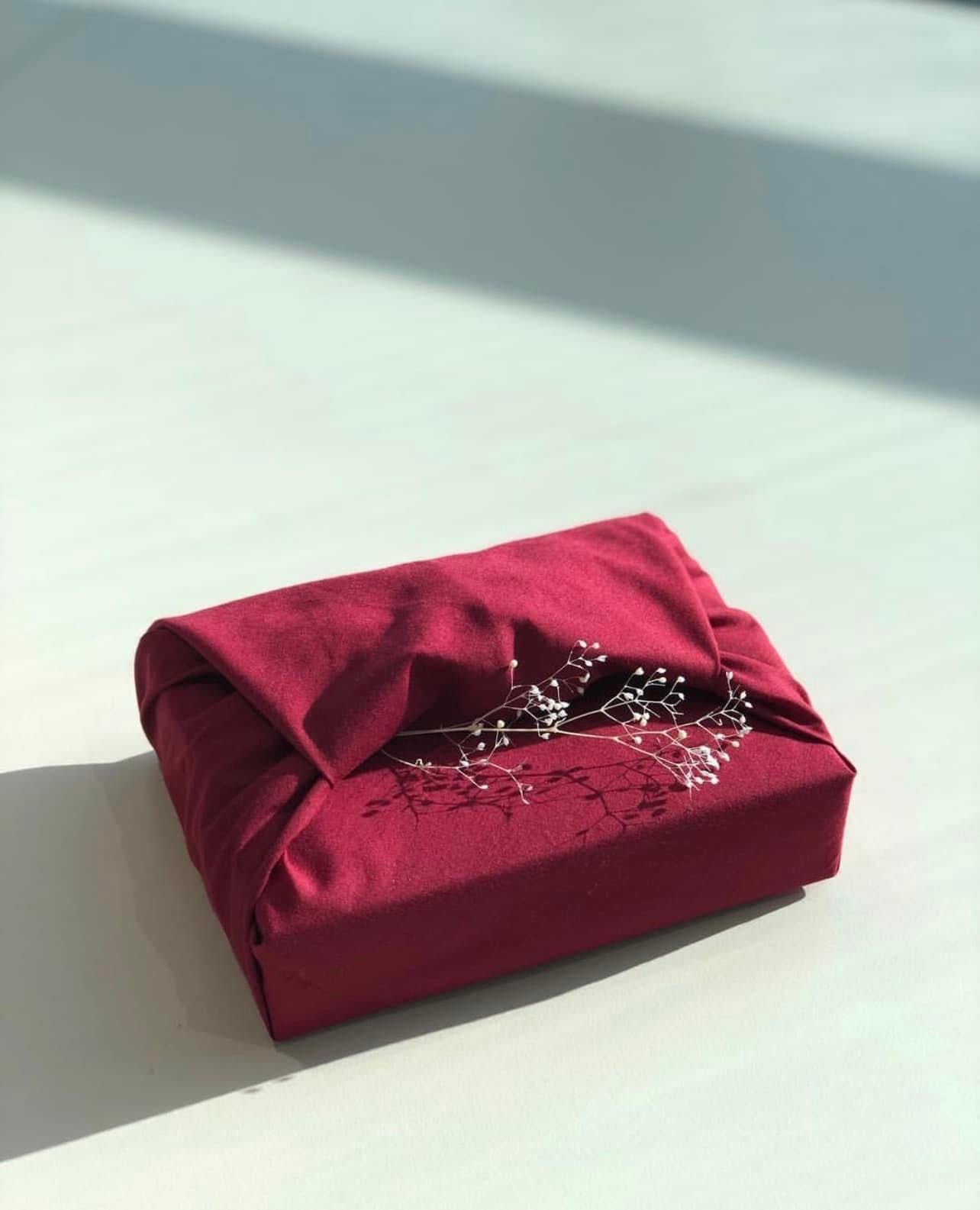 CLASSY GIFT WRAP