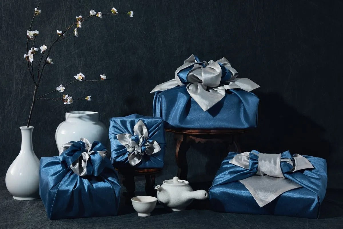CLASSY GIFT WRAP
